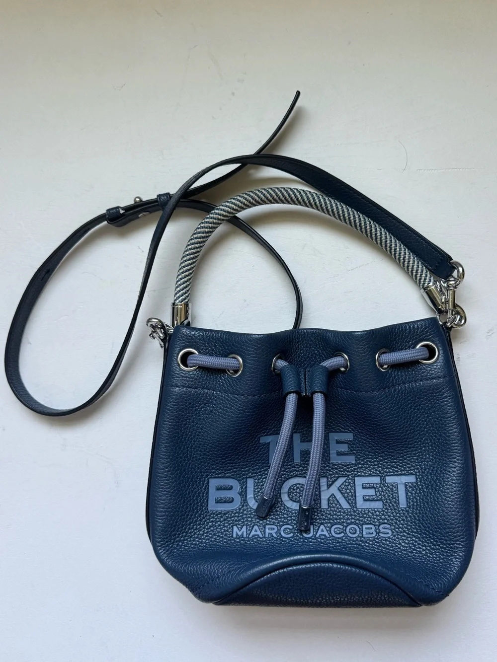 Marc Jacobs The Learher Bucket Bag - Picture 7 of 16